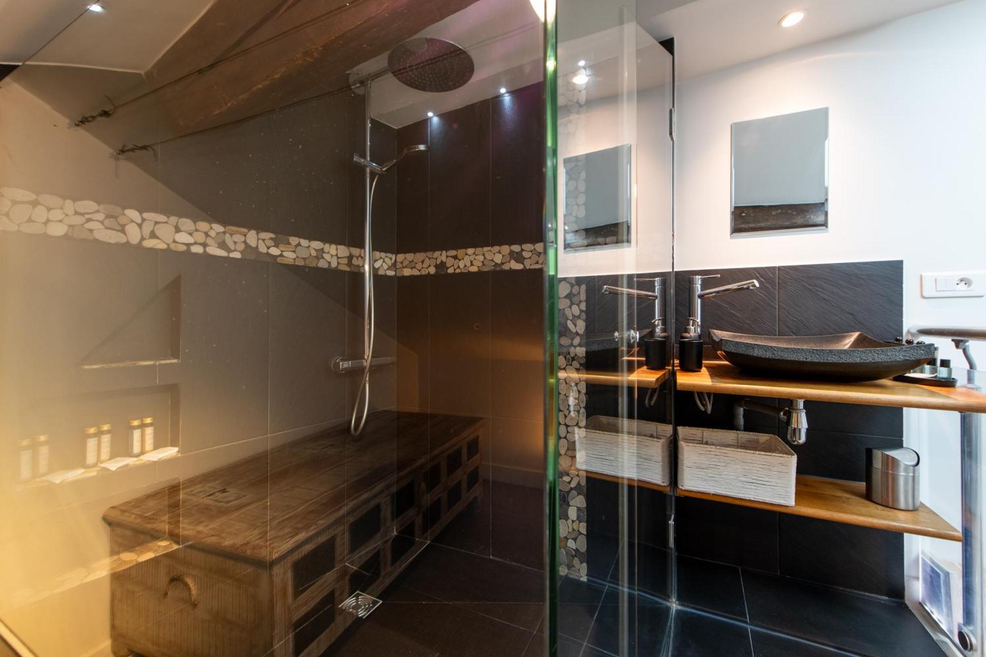 Amazing Loft In The Vibrant Area Near The Famous Bastille's Place *